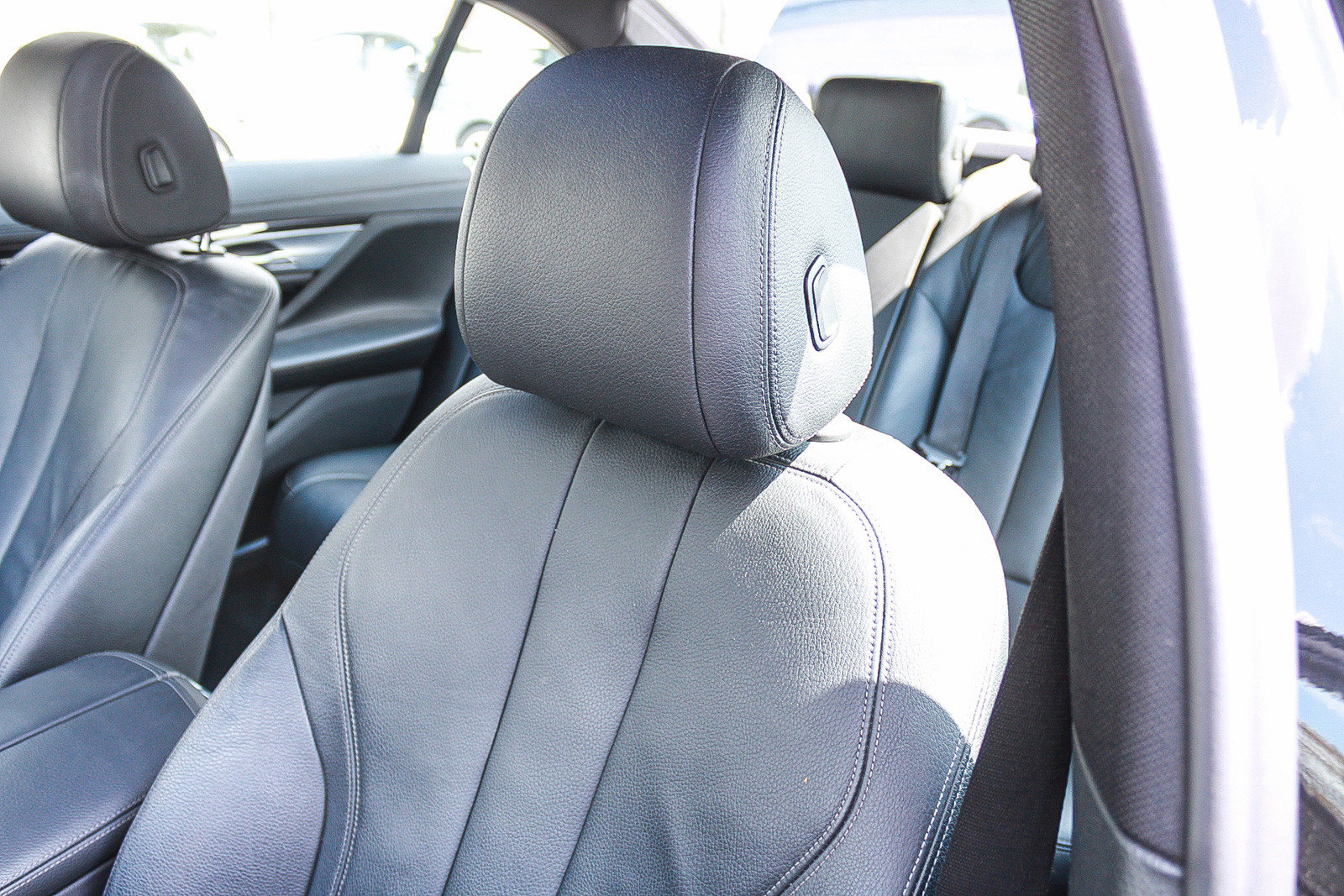 Used 2019 BMW 740i RWD image 25