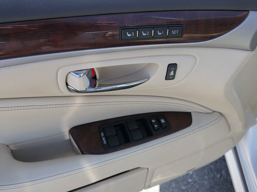 Used 2014 Lexus LS 460 w/ Comfort Package RWD image 13