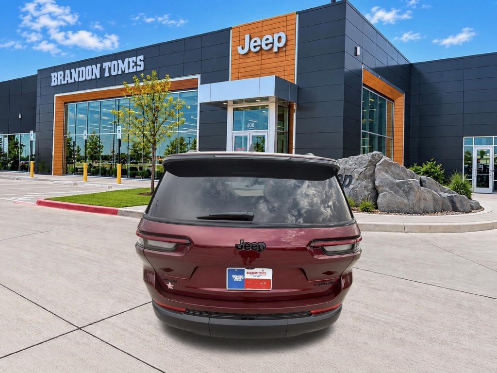 Used 2025 Jeep Grand Cherokee L Limited w/ Black Appearance Package AWD/4WD image 17