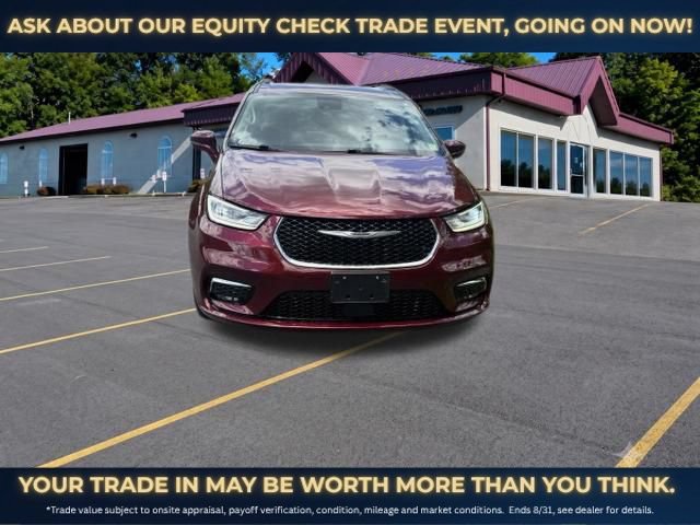 Used 2022 Chrysler Pacifica Touring-L AWD/4WD image 2
