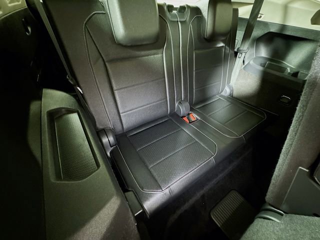 Used 2021 Volkswagen Tiguan SE image 25