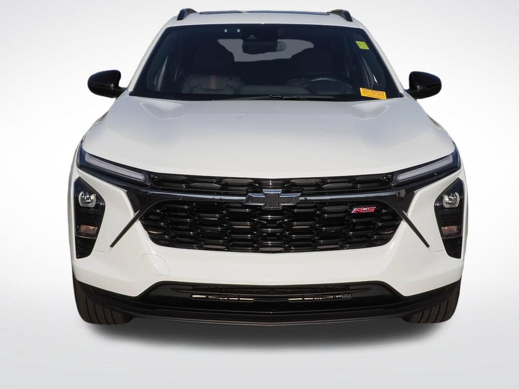 Used 2025 Chevrolet Trax RS w/ Sunroof Package FWD image 2