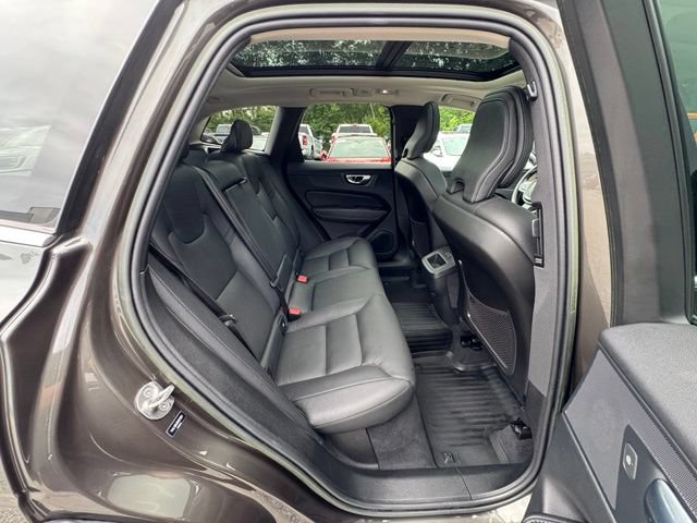 Used 2022 Volvo XC60 B5 Momentum w/ Climate Package AWD/4WD image 24