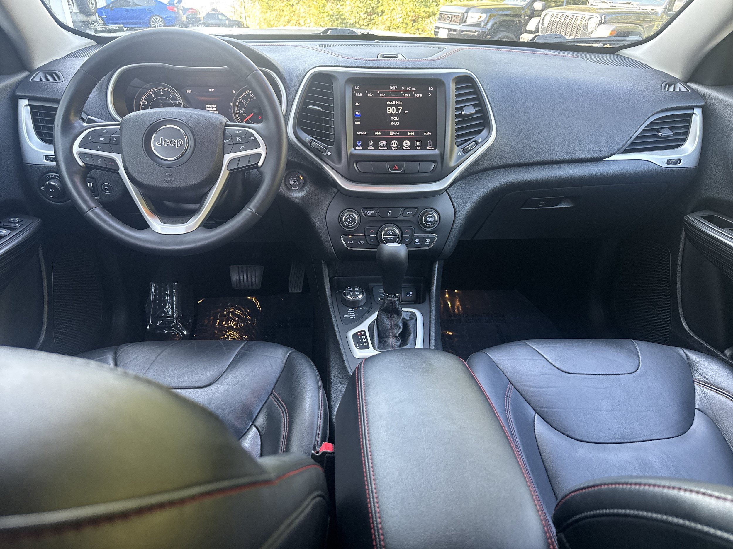 Used 2014 Jeep Cherokee Trailhawk w/ Comfort/Convenience Group AWD/4WD image 16