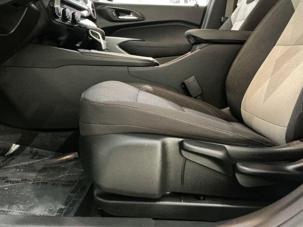 Used 2025 Chevrolet Trax RS w/ Driver Confidence Package image 22