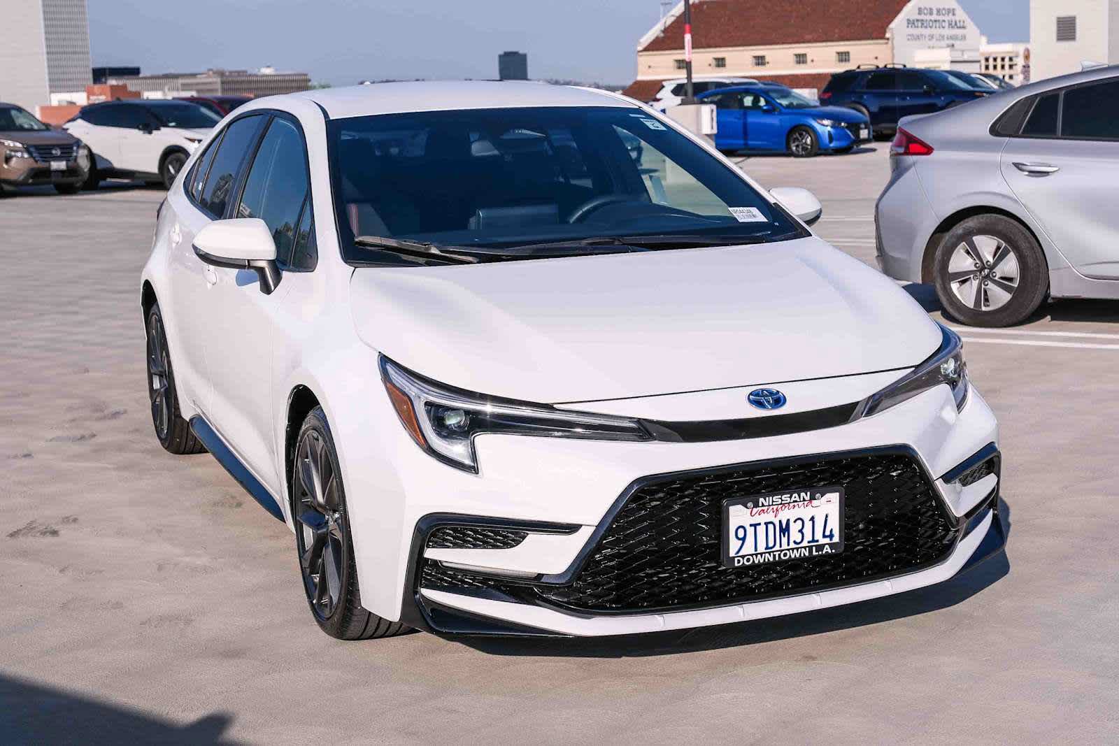 Used 2025 Toyota Corolla SE FWD image 3
