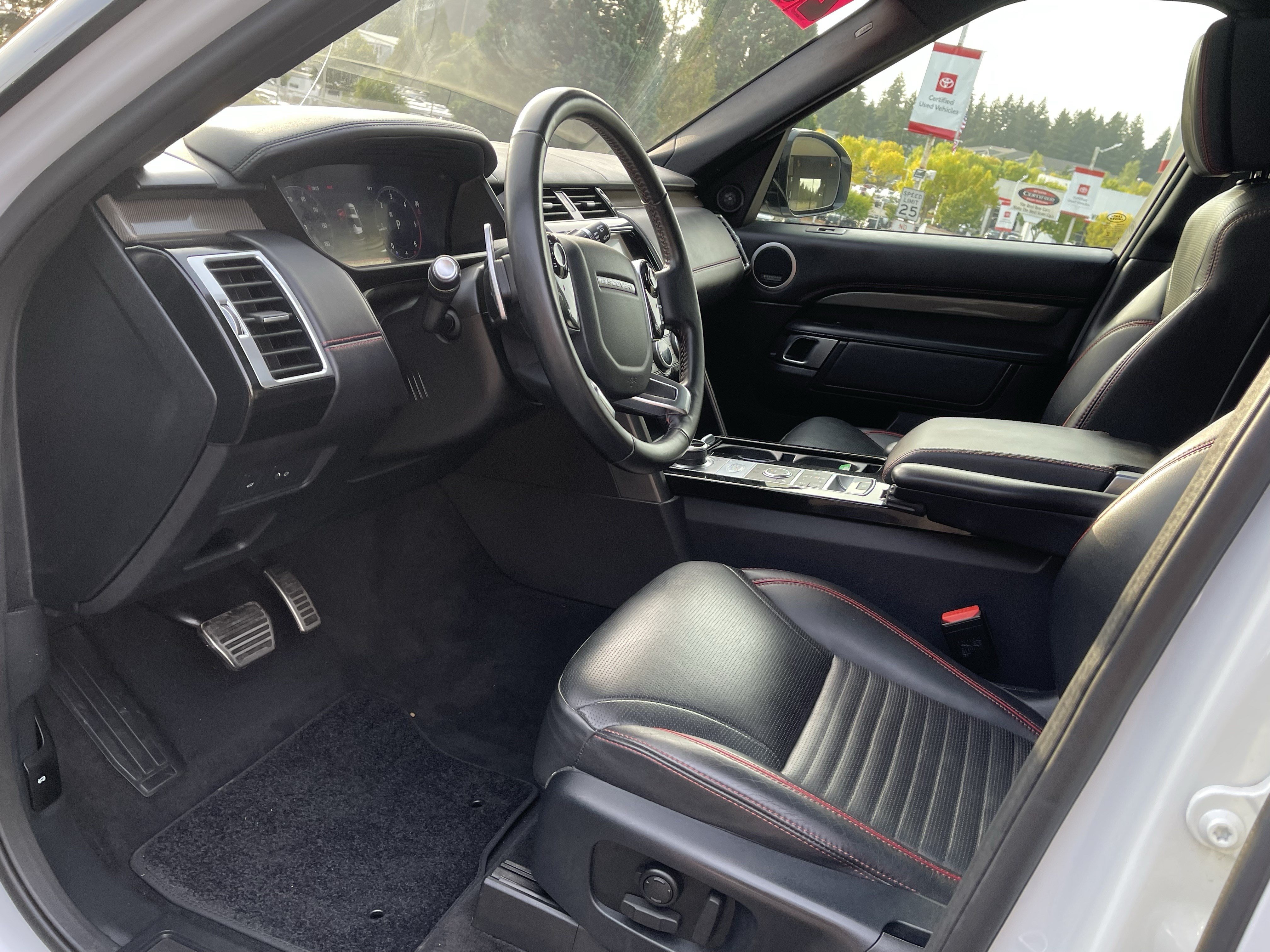 Used 2020 Land Rover Discovery HSE Luxury AWD/4WD image 9