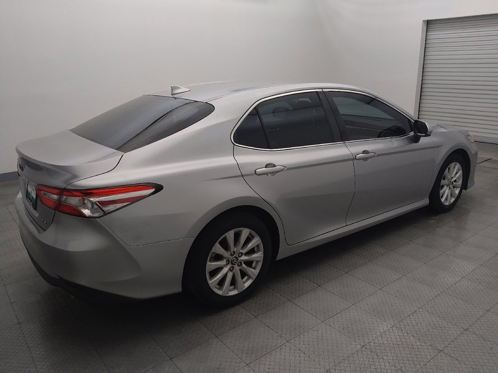 Used 2019 Toyota Camry LE image 10