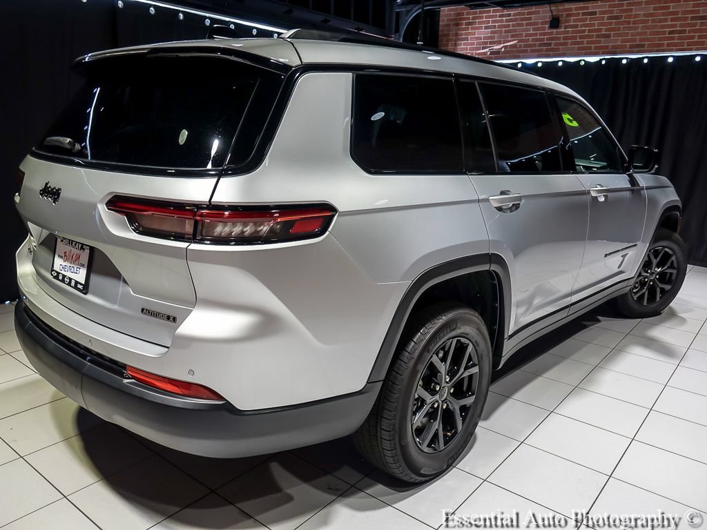 Used 2025 Jeep Grand Cherokee L Altitude AWD/4WD image 9