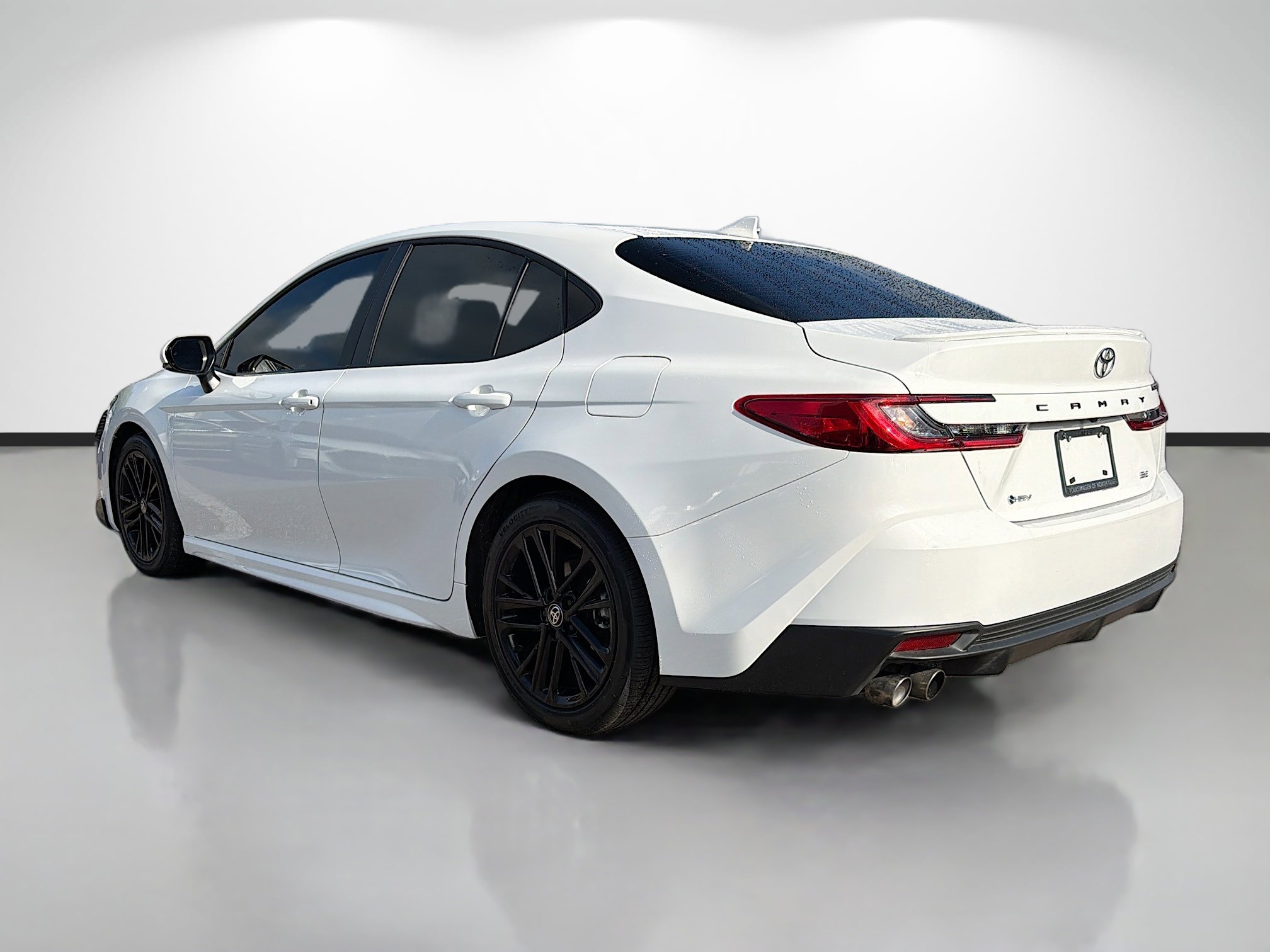 Used 2025 Toyota Camry SE w/ Multimedia Upgrade Package image 5