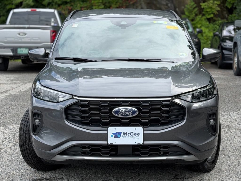 Used 2023 Ford Escape ST-Line Select w/ Tech Pack #1 AWD/4WD image 2