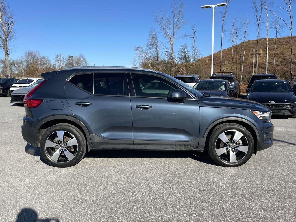 Used 2021 Volvo XC40 T5 Momentum w/ Premium Package image 29
