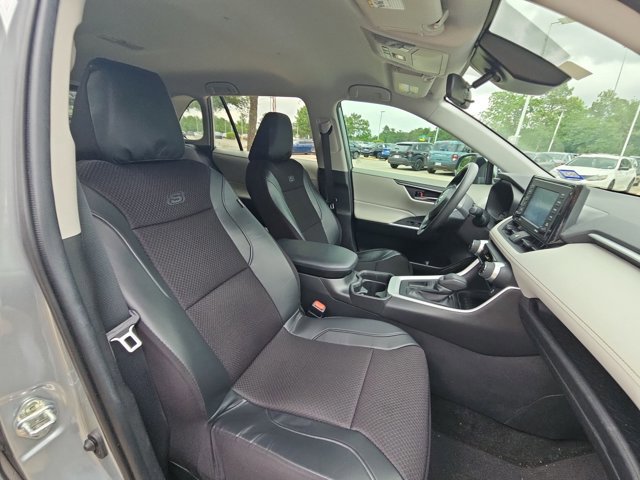 Used 2021 Toyota RAV4 XLE image 19