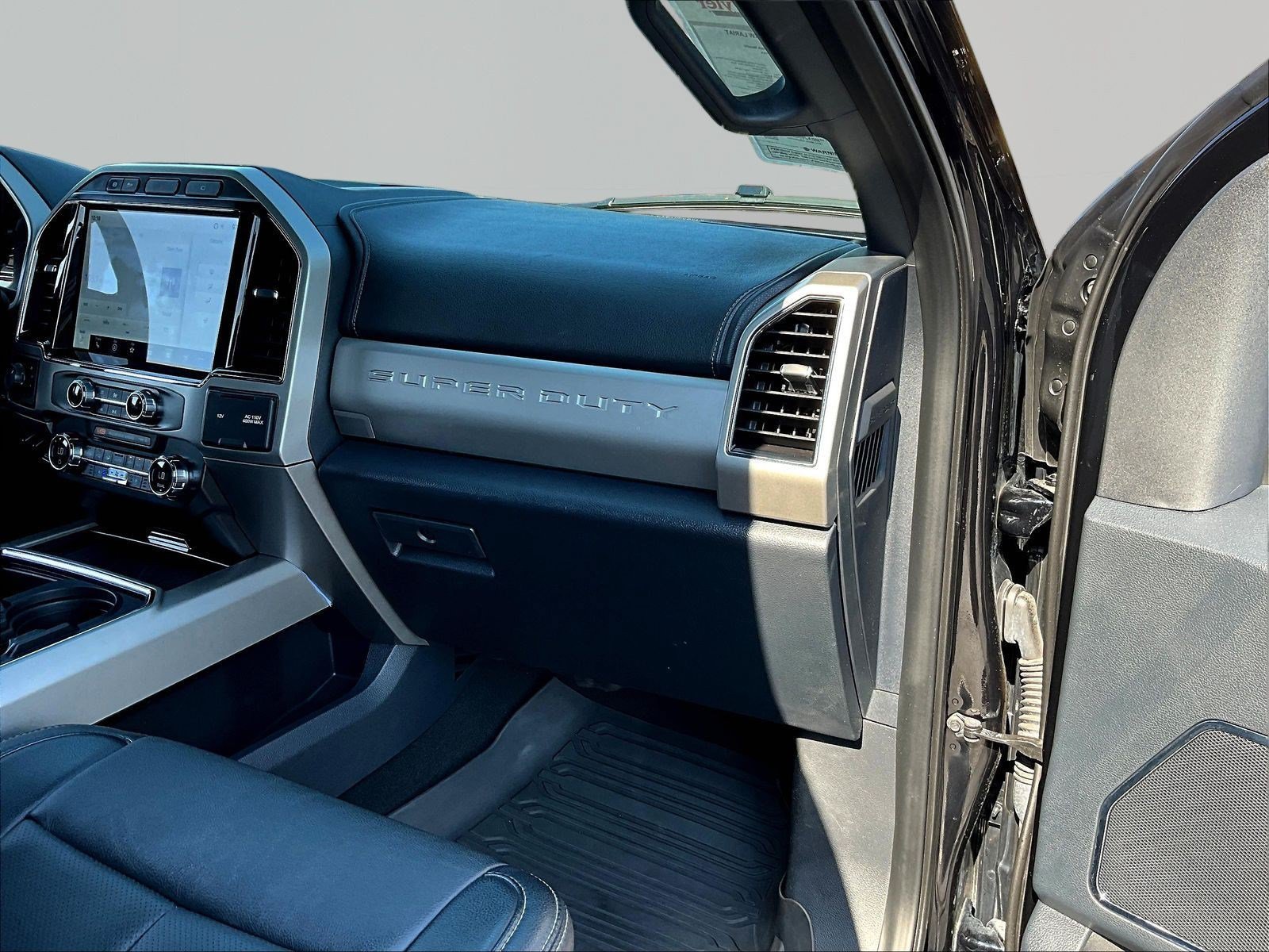 Used 2022 Ford F250 Lariat w/ Black Appearance Pkg AWD/4WD image 27