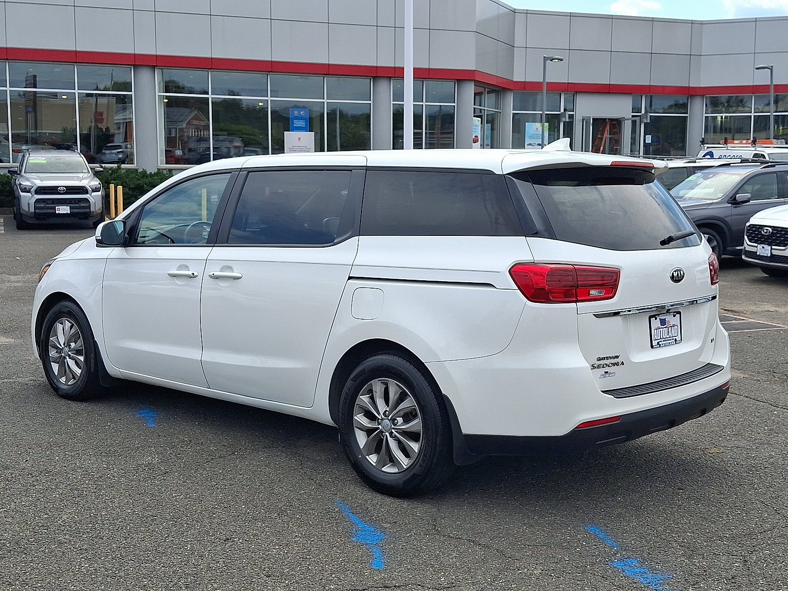 Used 2021 Kia Sedona LX FWD image 5
