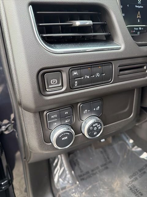 Used 2023 GMC Yukon XL SLT image 13
