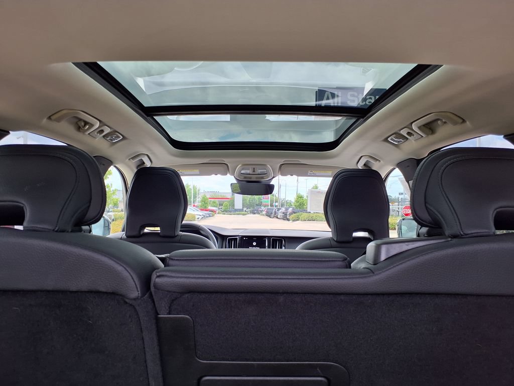 Certified 2025 Volvo XC60 B5 Plus AWD/4WD image 27