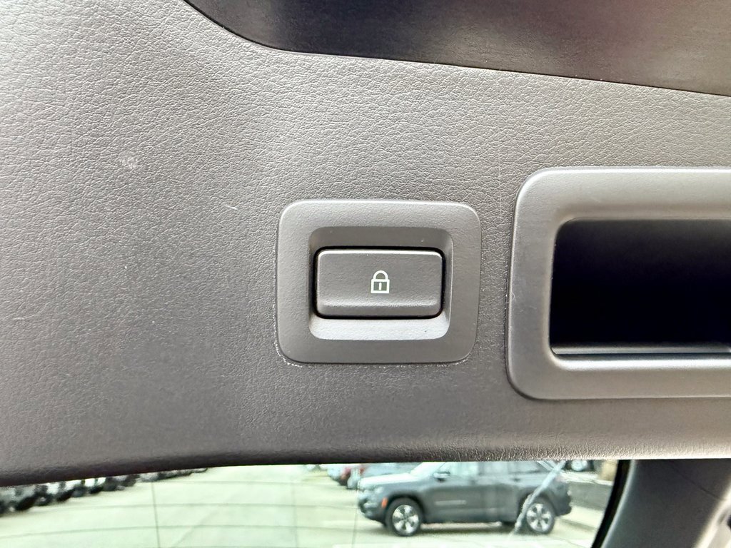 Used 2020 MAZDA MAZDA3 Premium image 44