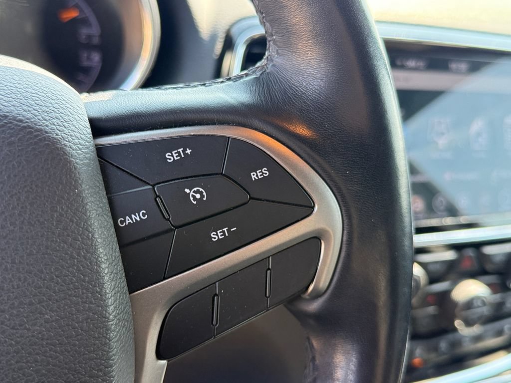 Used 2020 Jeep Grand Cherokee Altitude AWD/4WD image 18
