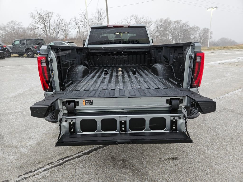 Used 2024 GMC Sierra 3500 SLE image 11