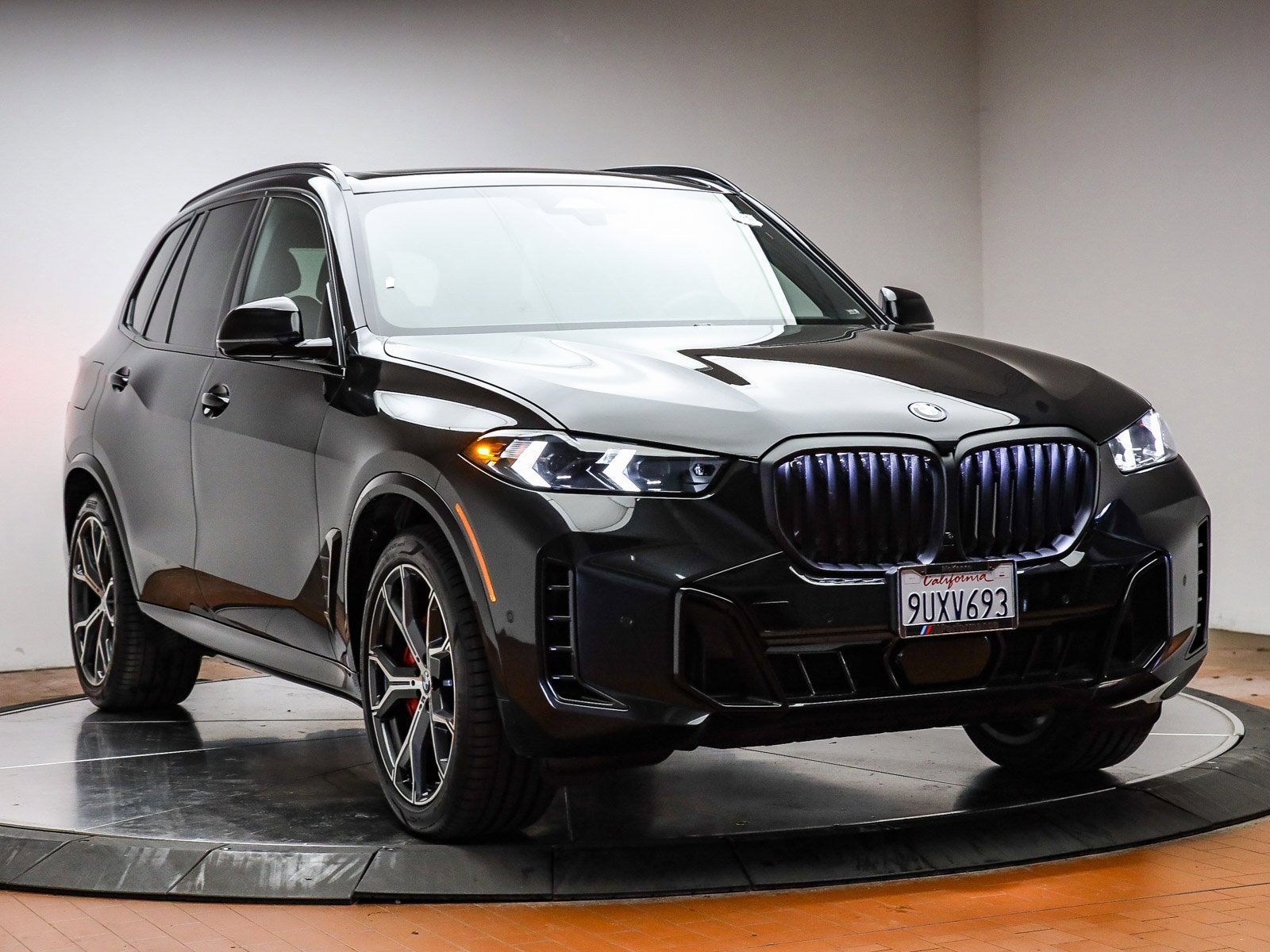 Used 2026 BMW X5 xDrive50e w/ M Sport Package image 3