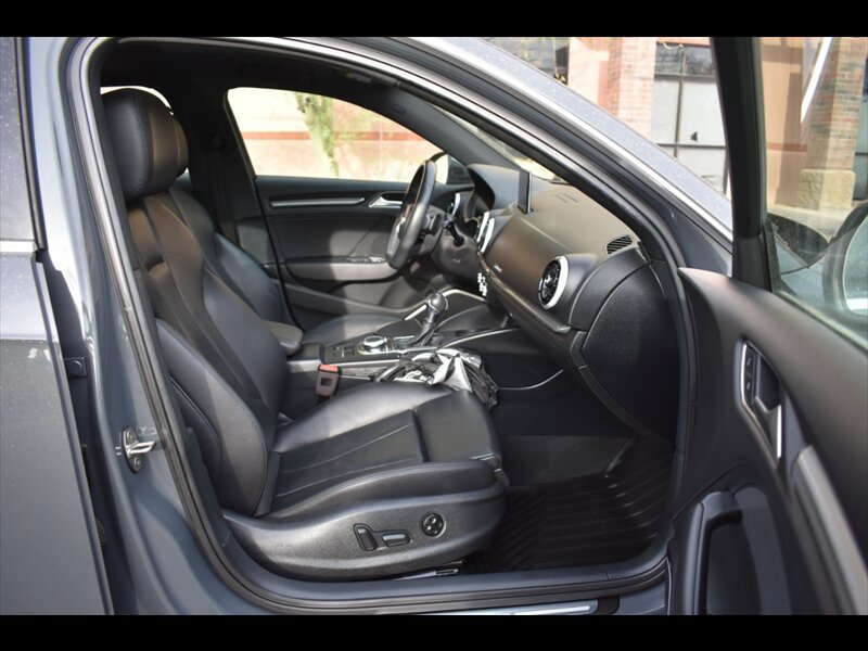 Used 2018 Audi A3 e-tron Premium Plus w/ Technology Package FWD image 31