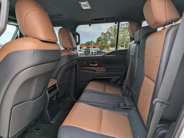 Used 2024 Lexus GX 550 w/ Cold Area Package AWD/4WD image 15