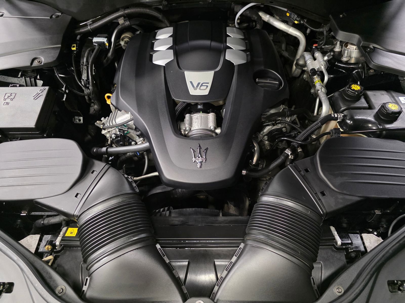 Used 2018 Maserati Levante GranSport AWD/4WD image 44