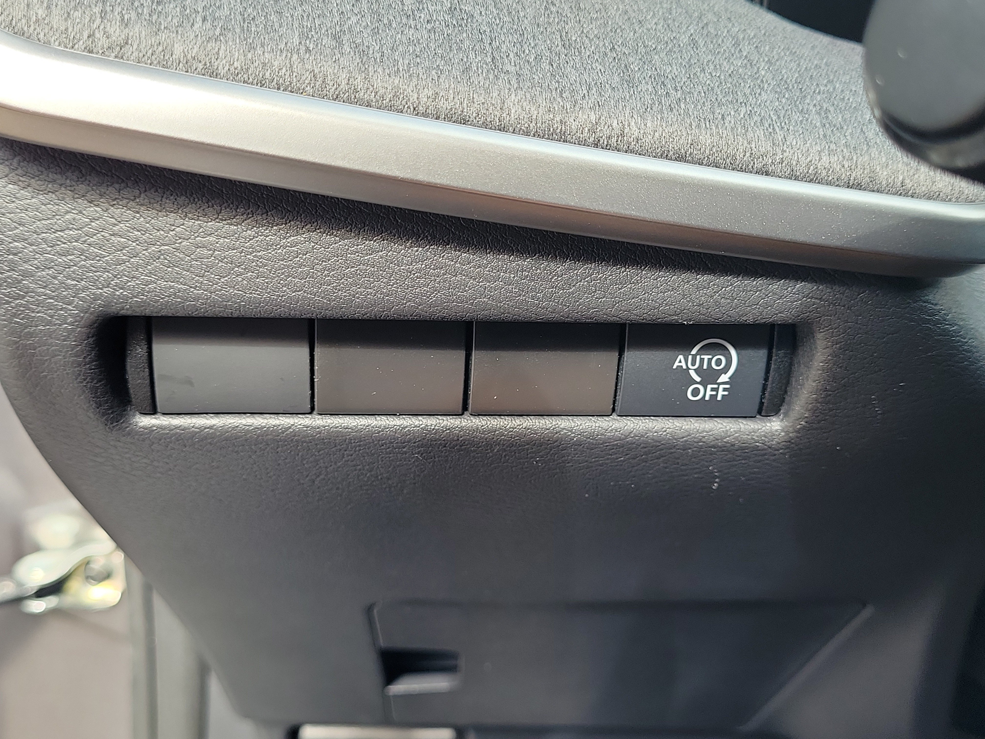 Certified 2025 Nissan Kicks SV FWD image 20