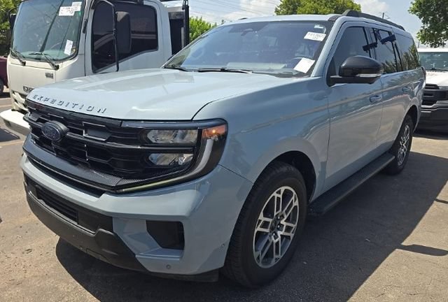 Used 2025 Ford Expedition Active RWD image 1
