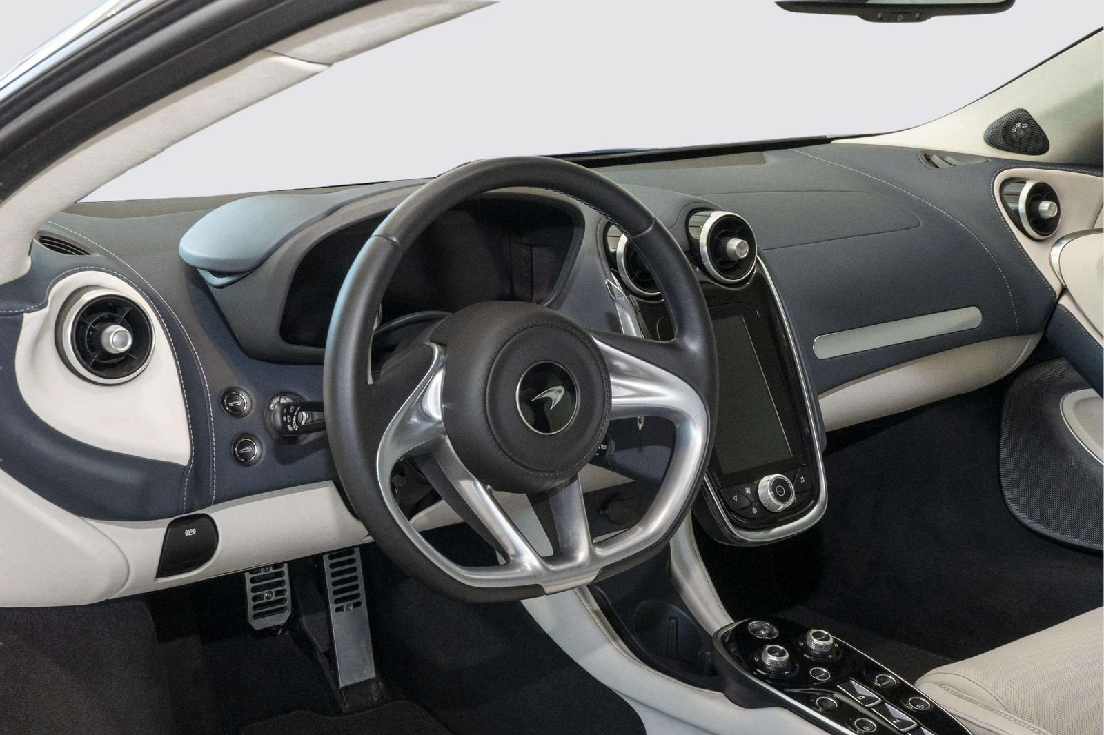 Used 2023 McLaren GT RWD image 21