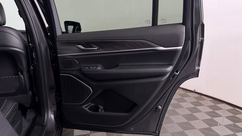 New 2026 Jeep Grand Cherokee L Limited AWD/4WD image 32