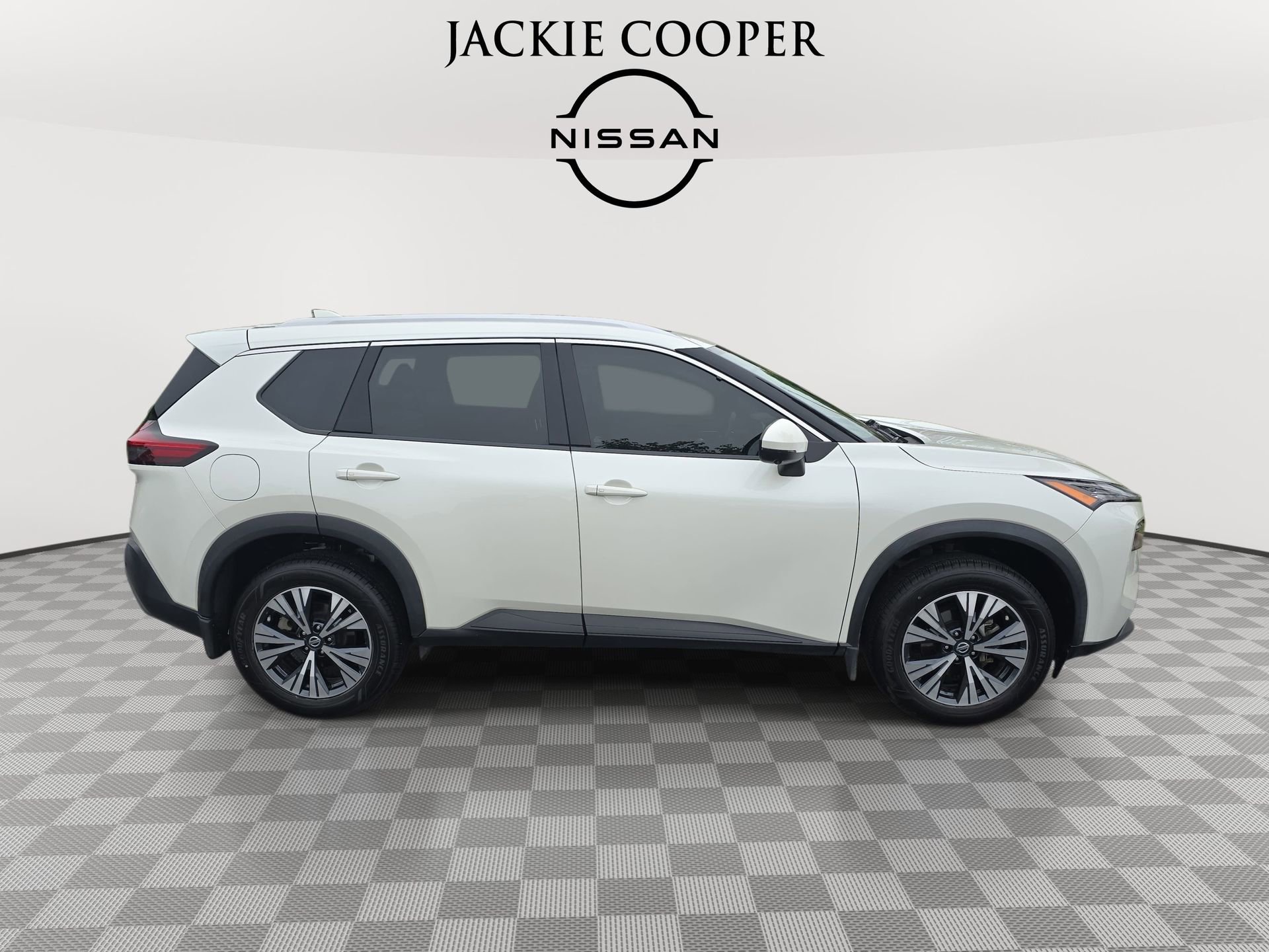 Used 2021 Nissan Rogue SV w/ Premium Package FWD image 4