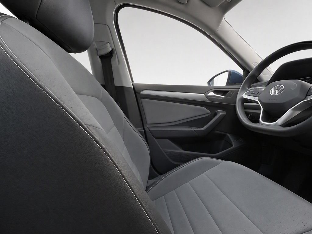 Certified 2026 Volkswagen Jetta SE FWD image 22