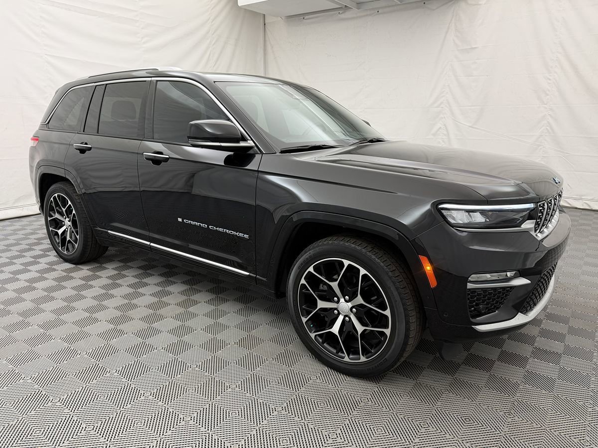 Used 2022 Jeep Grand Cherokee Summit AWD/4WD image 3