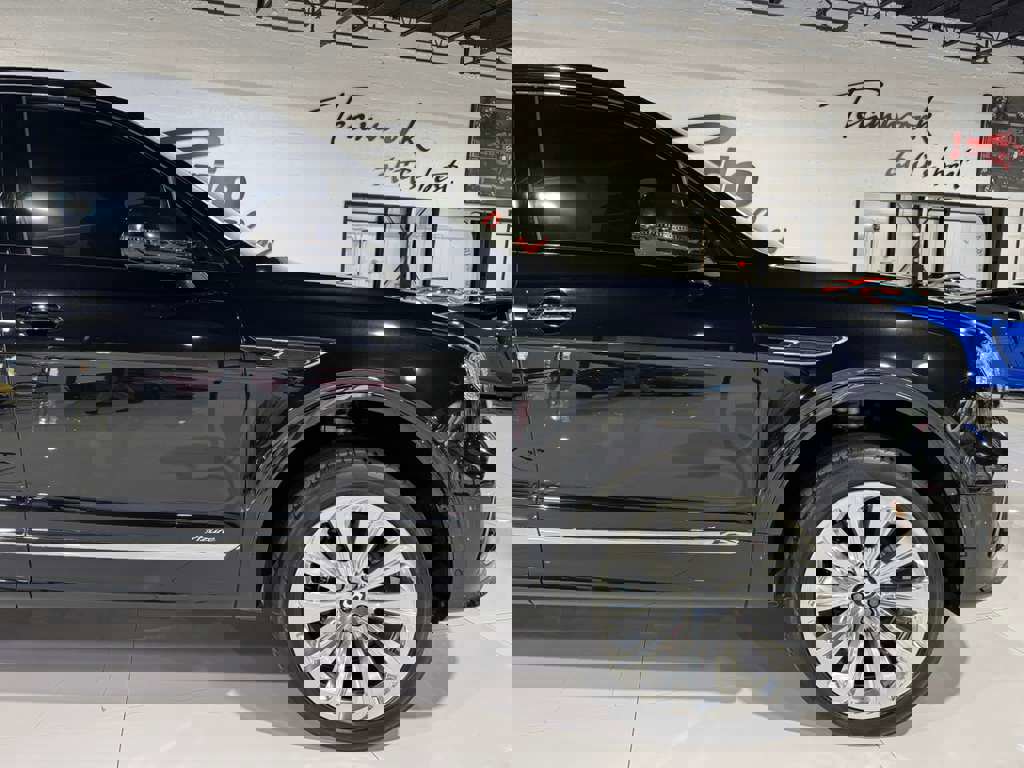 Used 2023 Bentley Bentayga Extended Wheelbase image 52