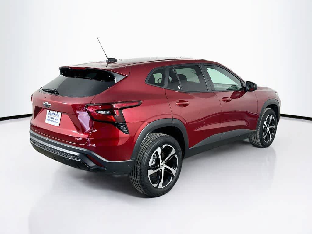 Used 2025 Chevrolet Trax RS FWD image 24