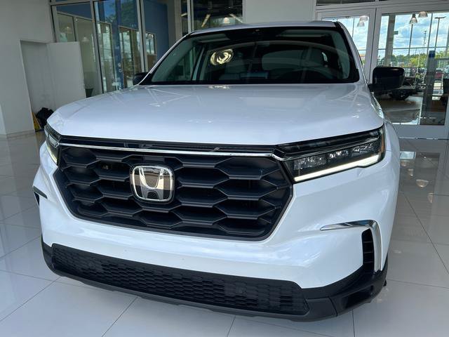 Used 2023 Honda Pilot LX image 3