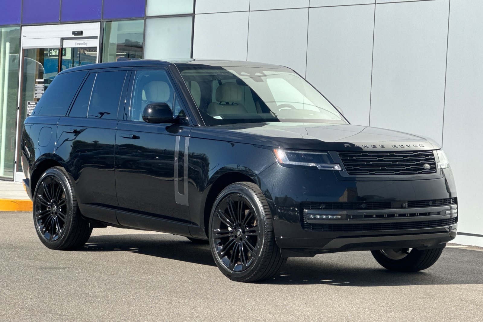 Certified 2025 Land Rover Range Rover SE AWD/4WD image 7