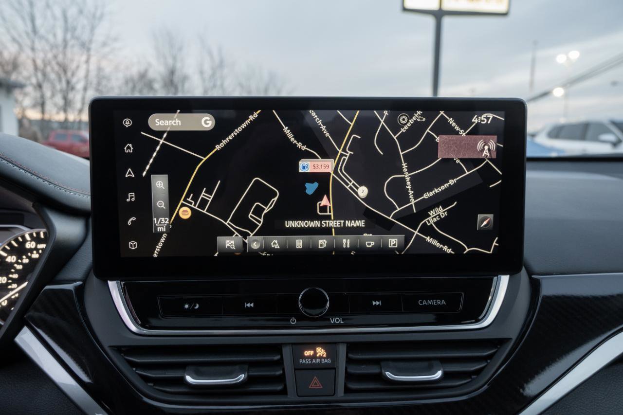 Used 2023 Nissan Altima 2.5 SR w/ SR Premium Package image 3