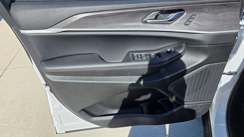 New 2025 Jeep Grand Cherokee Limited w/ Black Appearance Package image 24