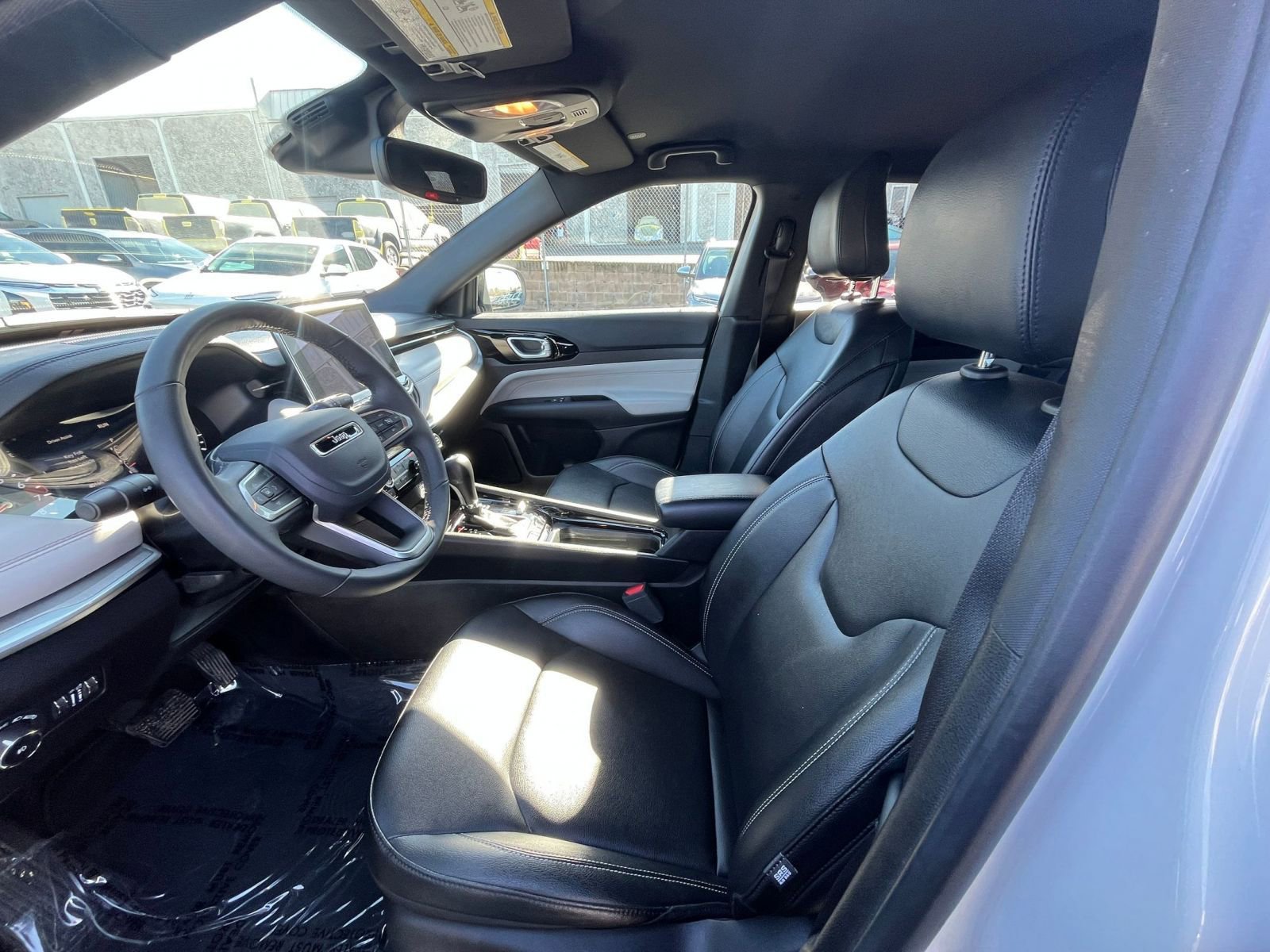 Used 2025 Jeep Compass Limited image 28