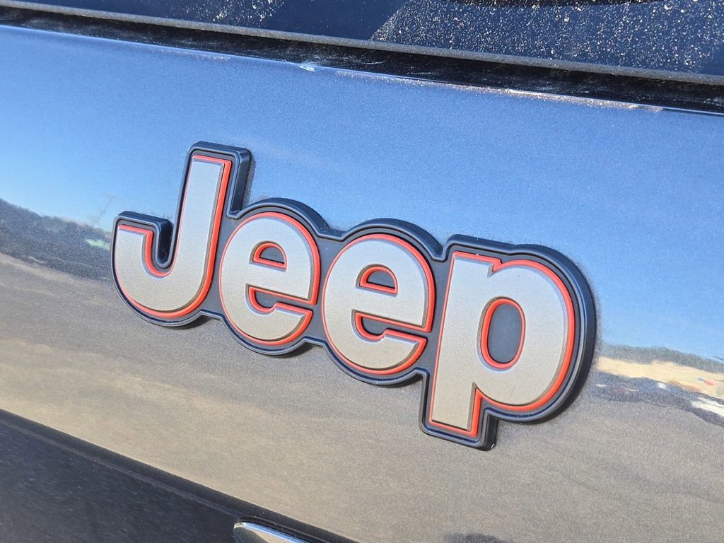 Used 2017 Jeep Cherokee 75th Anniversary image 30