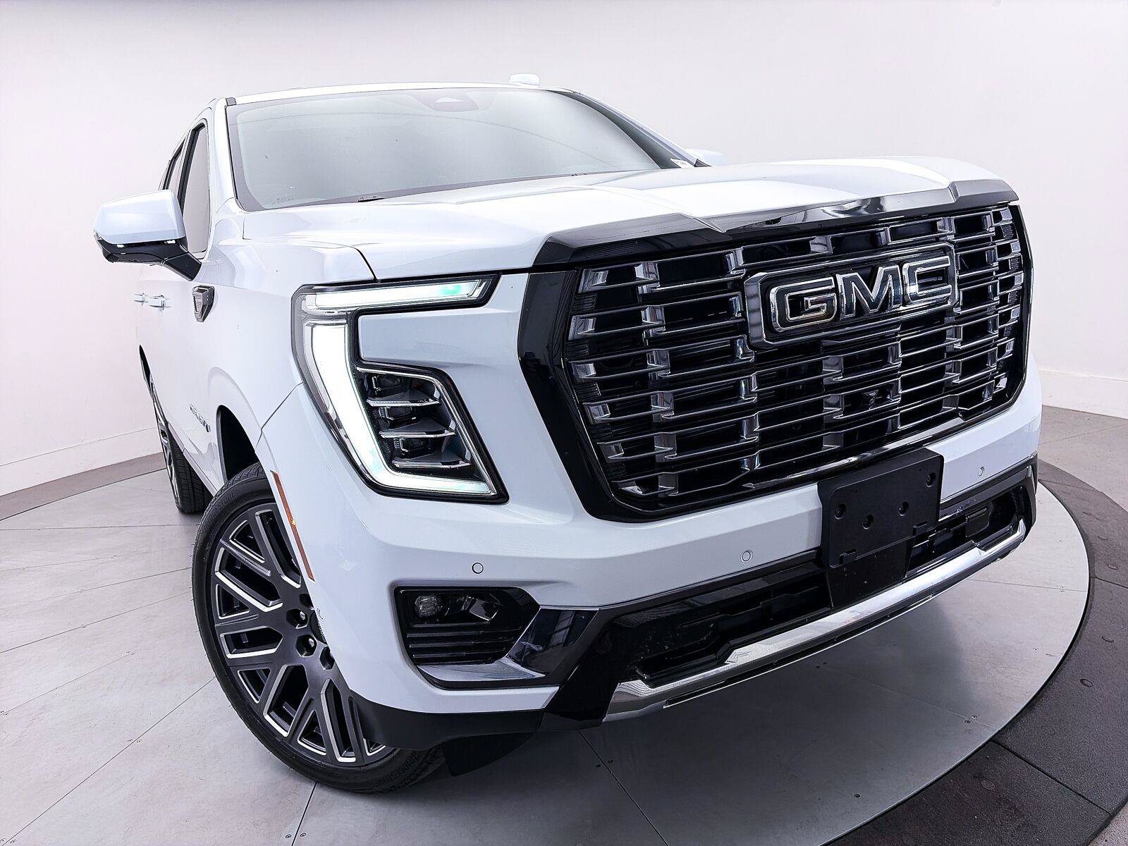 Used 2026 GMC Yukon Denali Ultimate AWD/4WD image 3