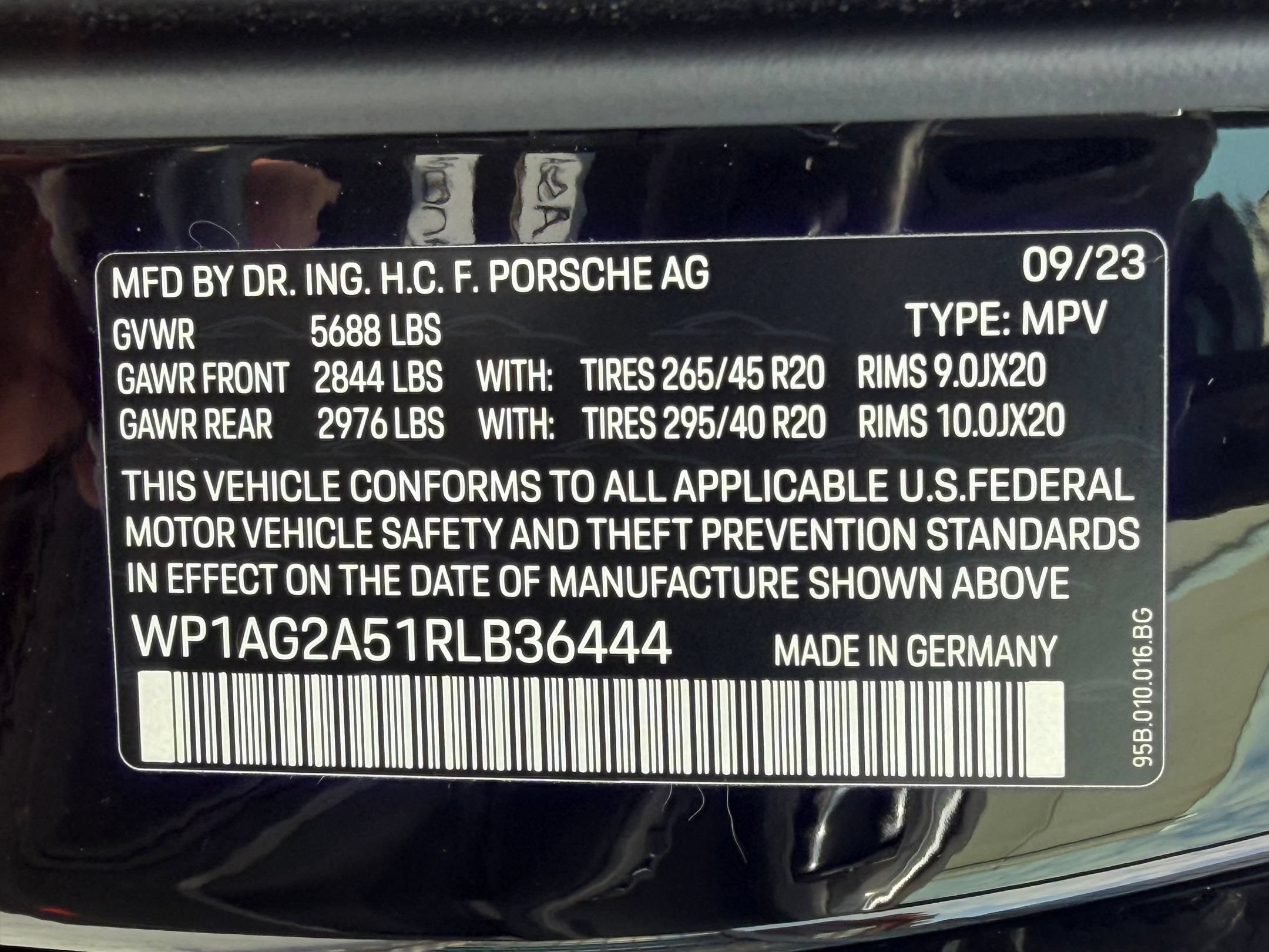 Certified 2024 Porsche Macan S AWD/4WD image 19