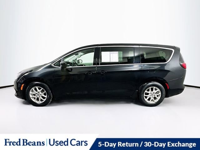 Used 2023 Chrysler Voyager LX image 4