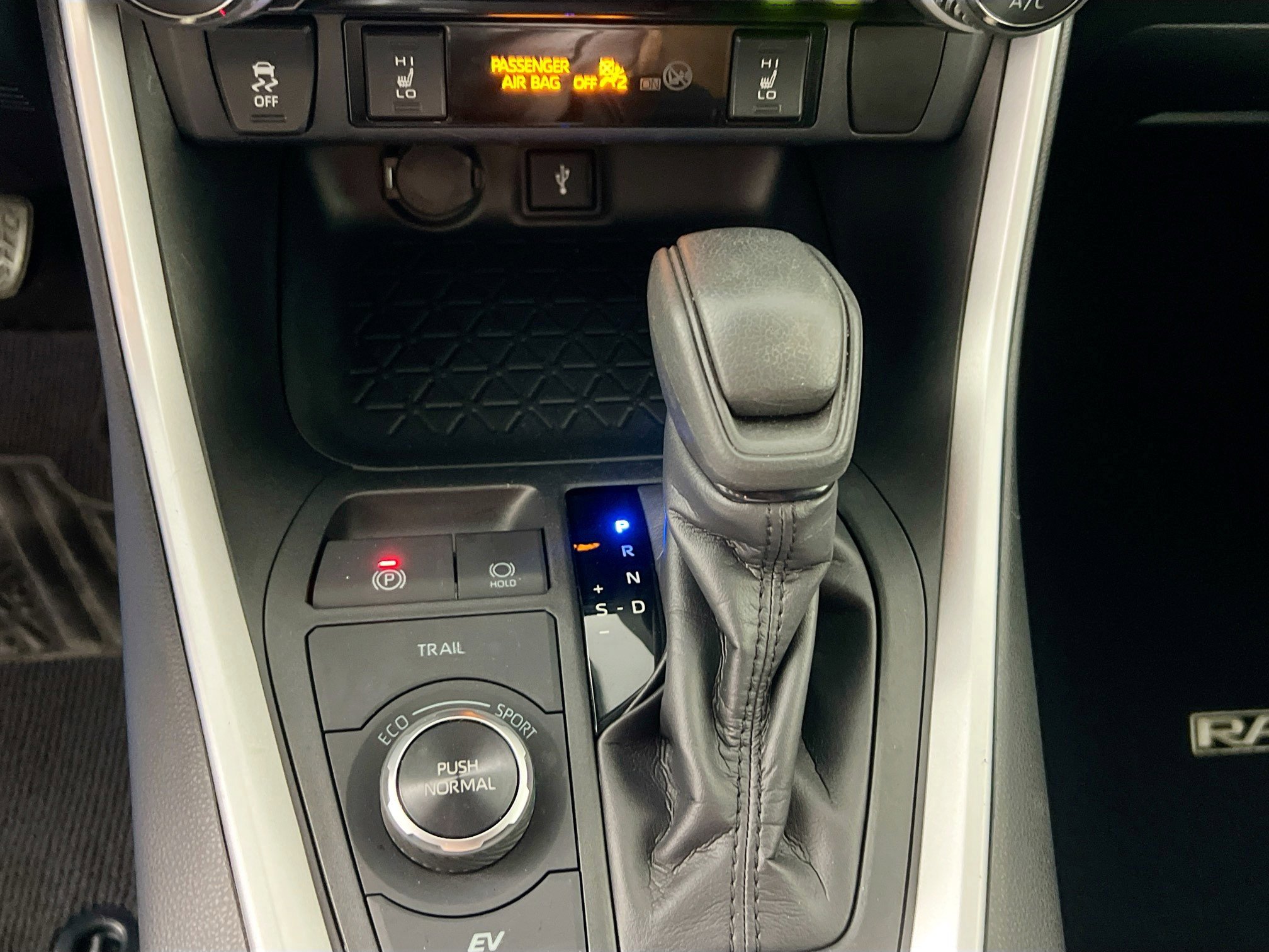 Used 2020 Toyota RAV4 XLE w/ Convenience Package AWD/4WD image 25