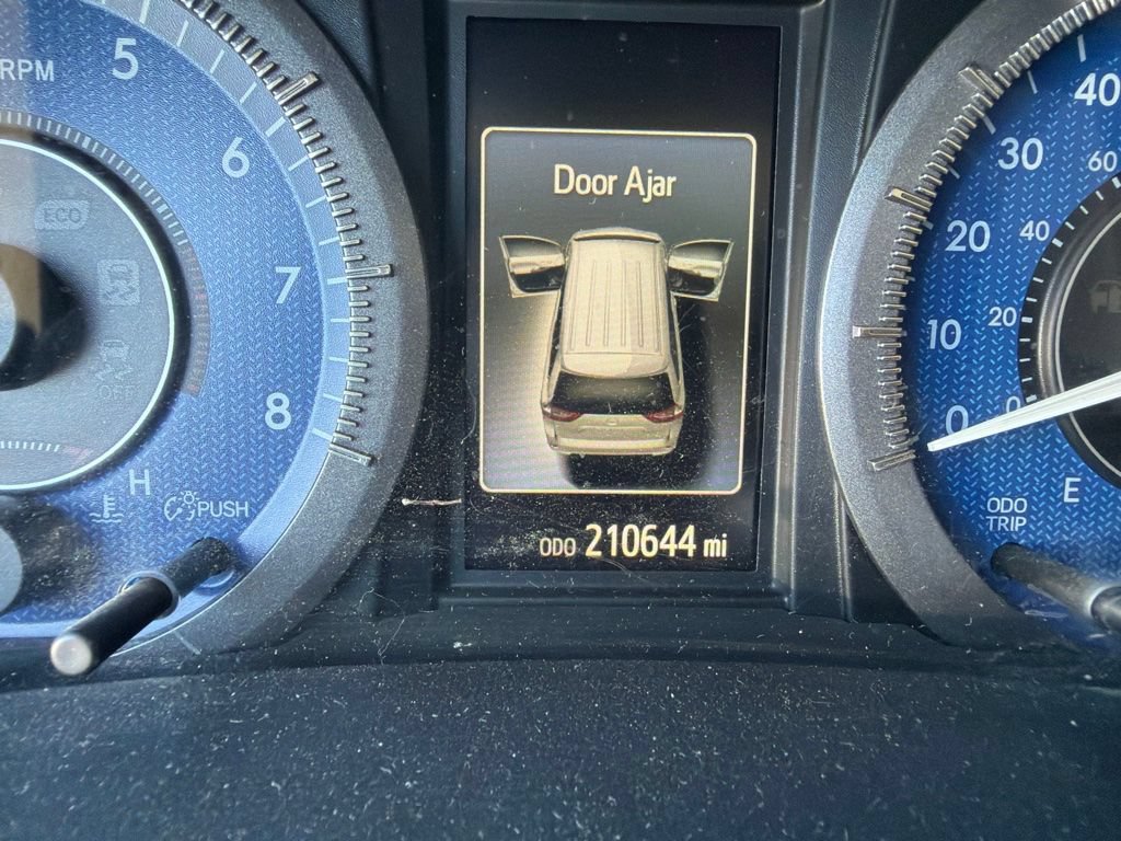 Used 2016 Toyota Sienna XLE w/ XLE Navigation Package FWD image 2