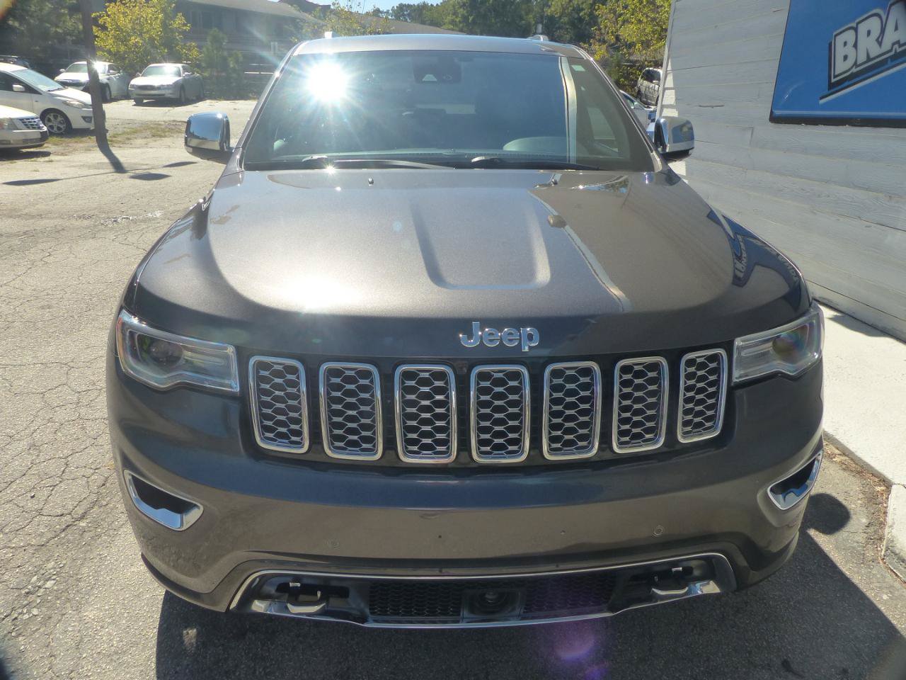 Used 2019 Jeep Grand Cherokee Overland AWD/4WD image 3