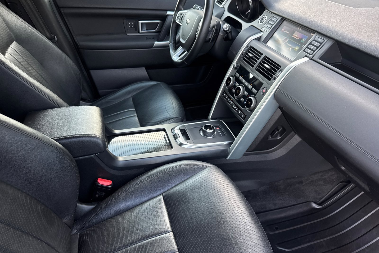 Used 2019 Land Rover Discovery Sport HSE image 15